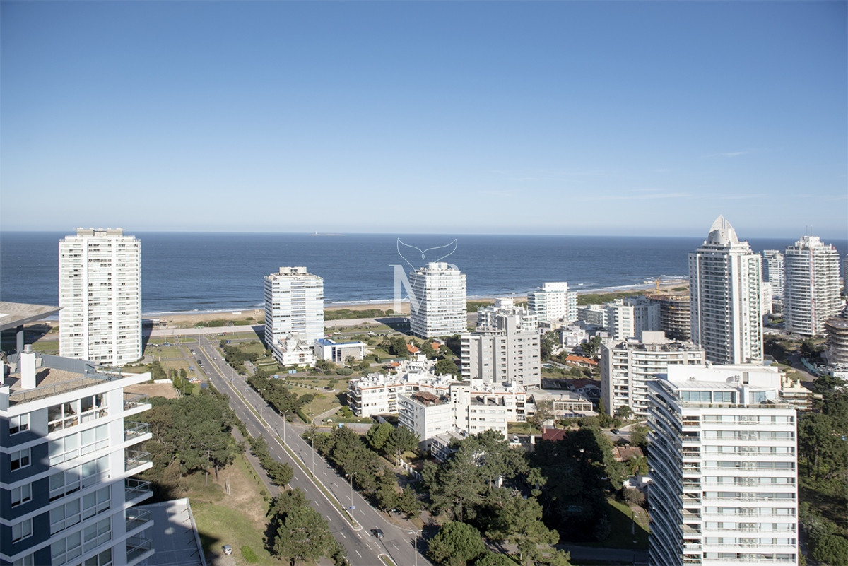 Apartamento ID.52 - Vende departamento de 3 suites en Punta del Este.