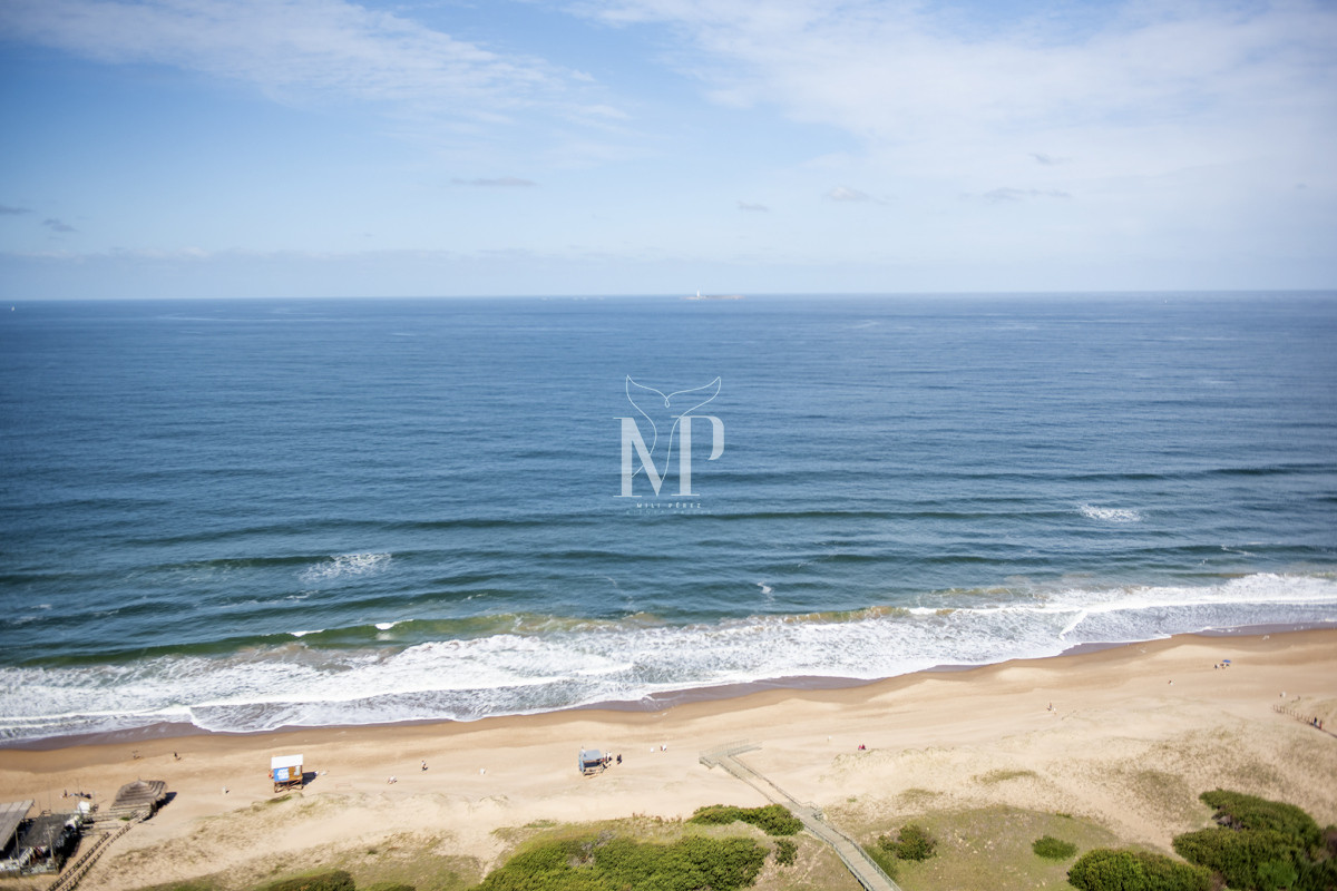 Apartamento ID.45 - Departamento frente al mar en venta, Piso alto. 3 dormitorios. Torre Le Parc,  Punta del Este