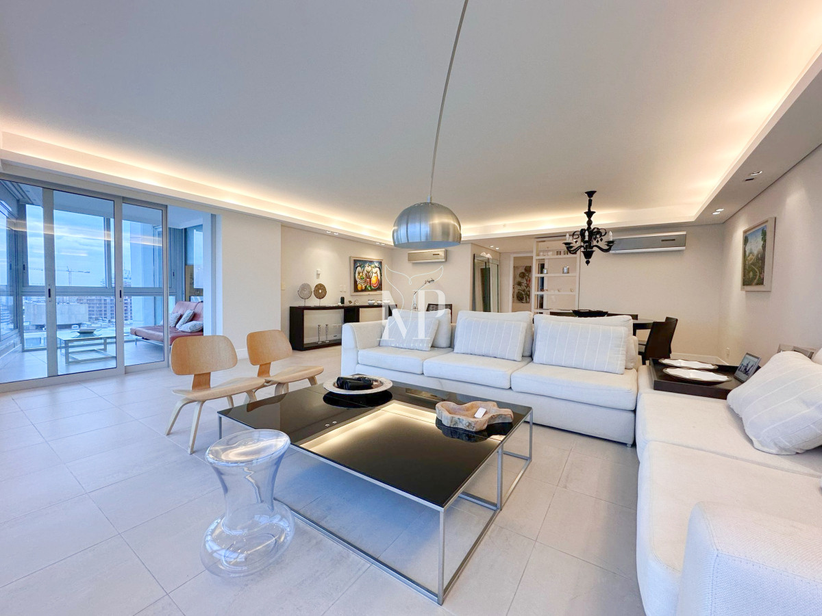 Apartamento ID.59 - Vende apartamento en Torre Le Parc de 4 dormitorios,Punta del Este