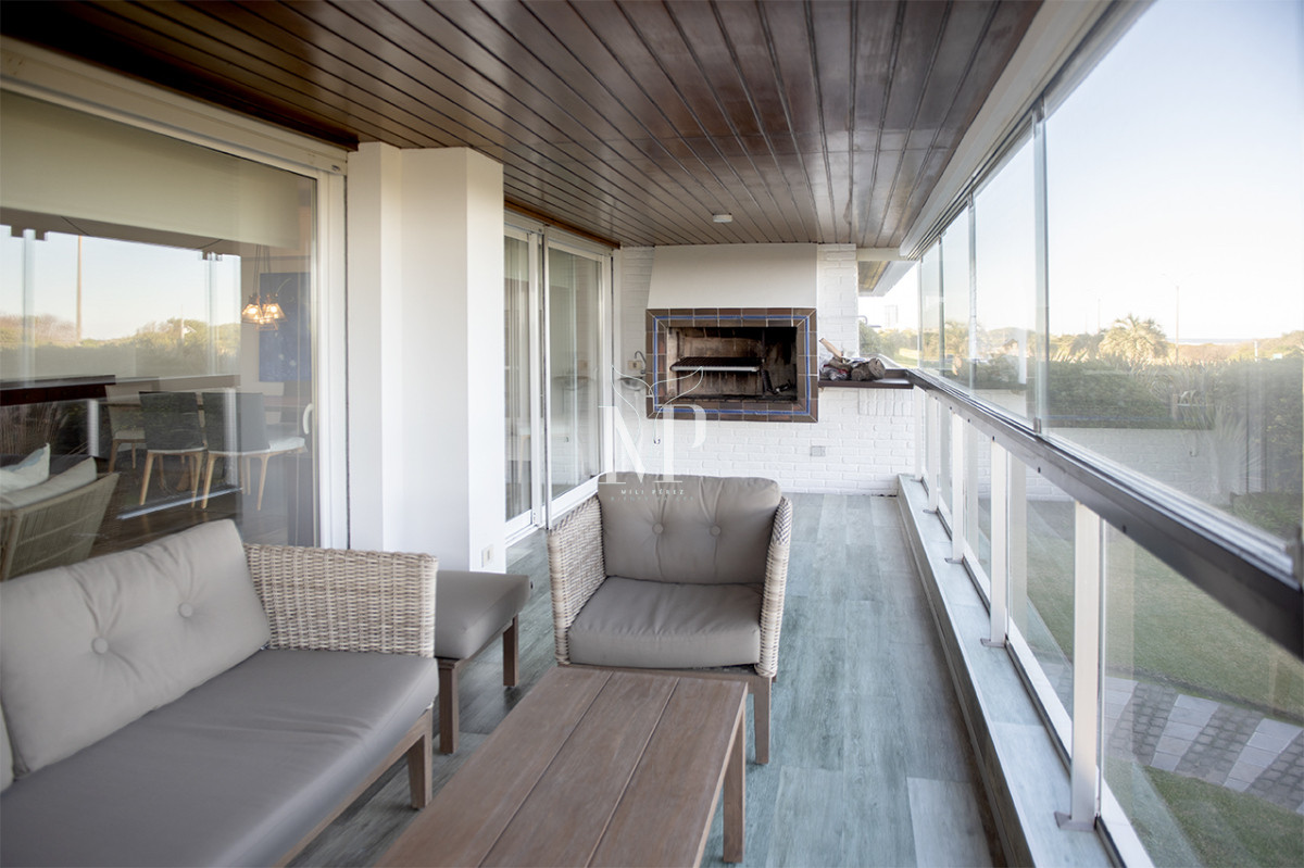 Apartamento ID.74 - Tu Refugio Frente al Mar en Brava - Punta del Este, Departamento de 4 dormitorios en venta