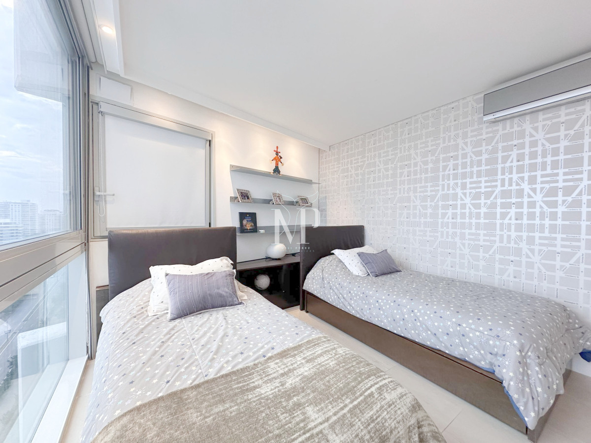 Apartamento ID.59 - Vende apartamento en Torre Le Parc de 4 dormitorios,Punta del Este