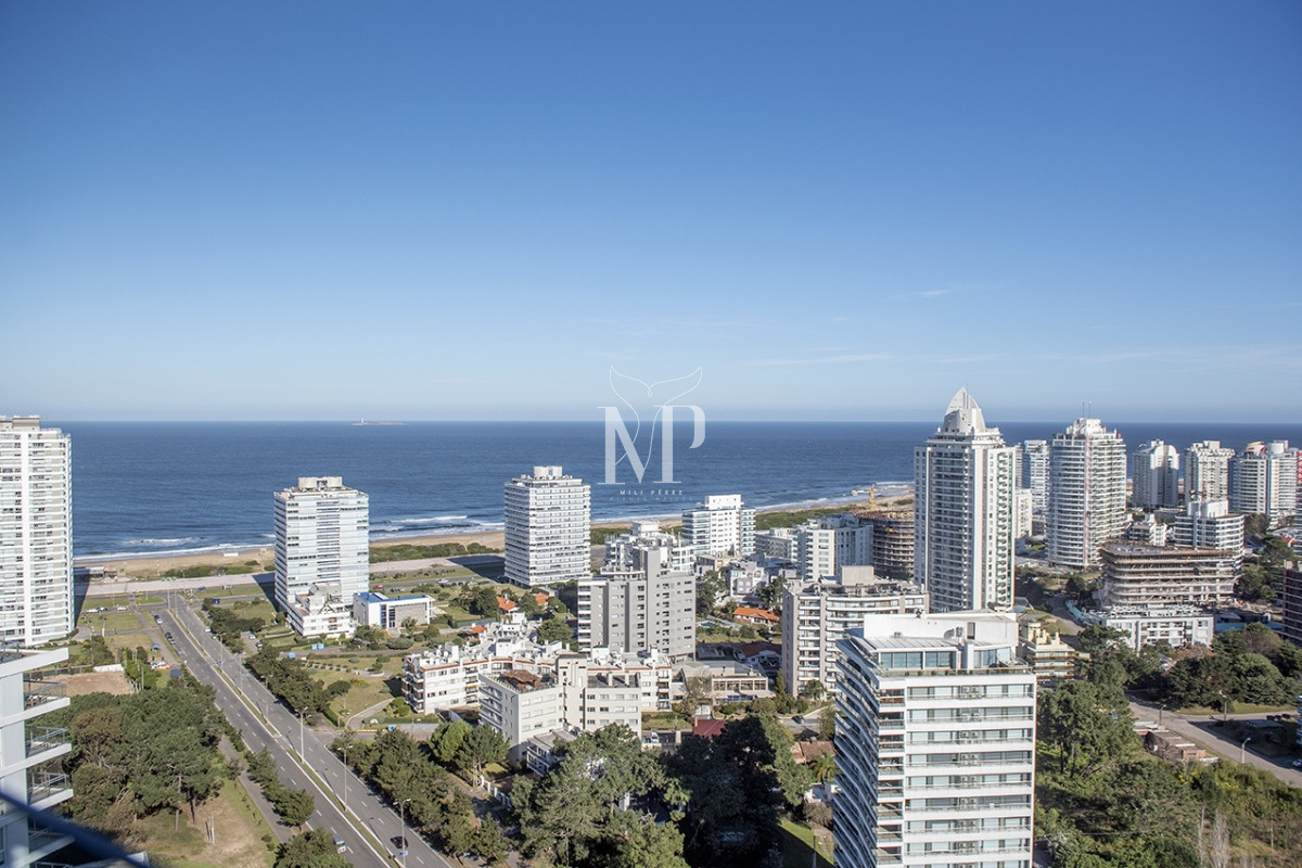 Apartamento ID.52 - Vende departamento de 3 suites en Punta del Este.