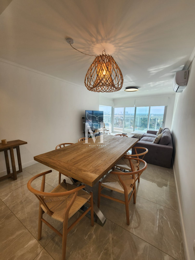 Apartamento ID.143 - EDIFICIO MIAMI BOULEVARD II, UNIDAD LATERAL EN VENTA, 2 DORMITORIOS, PLAYA MANSA, PARRILLERO EN BALCÒN