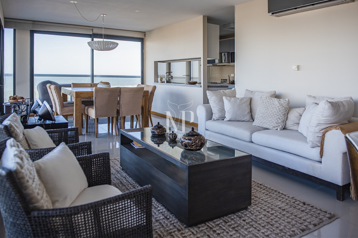 Apartamento ID.124 - Apartamento Penthouse, frente al mar, playa brava, 3 dormitorios con hermosa vista