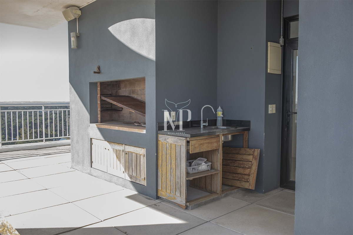 Apartamento ID.52 - Vende departamento de 3 suites en Punta del Este.