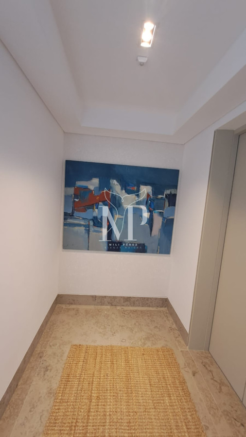 Apartamento ID.54 - Lujoso Apartamento en venta de 3 dormitorios en Suite en Punta del Este. Primera Linea Brava. Torre Le Parc