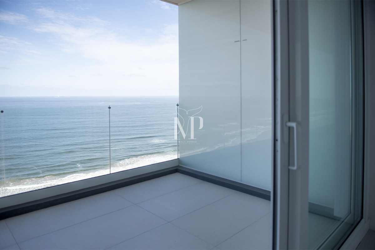 Apartamento ID.45 - Departamento frente al mar en venta, Piso alto. 3 dormitorios. Torre Le Parc,  Punta del Este