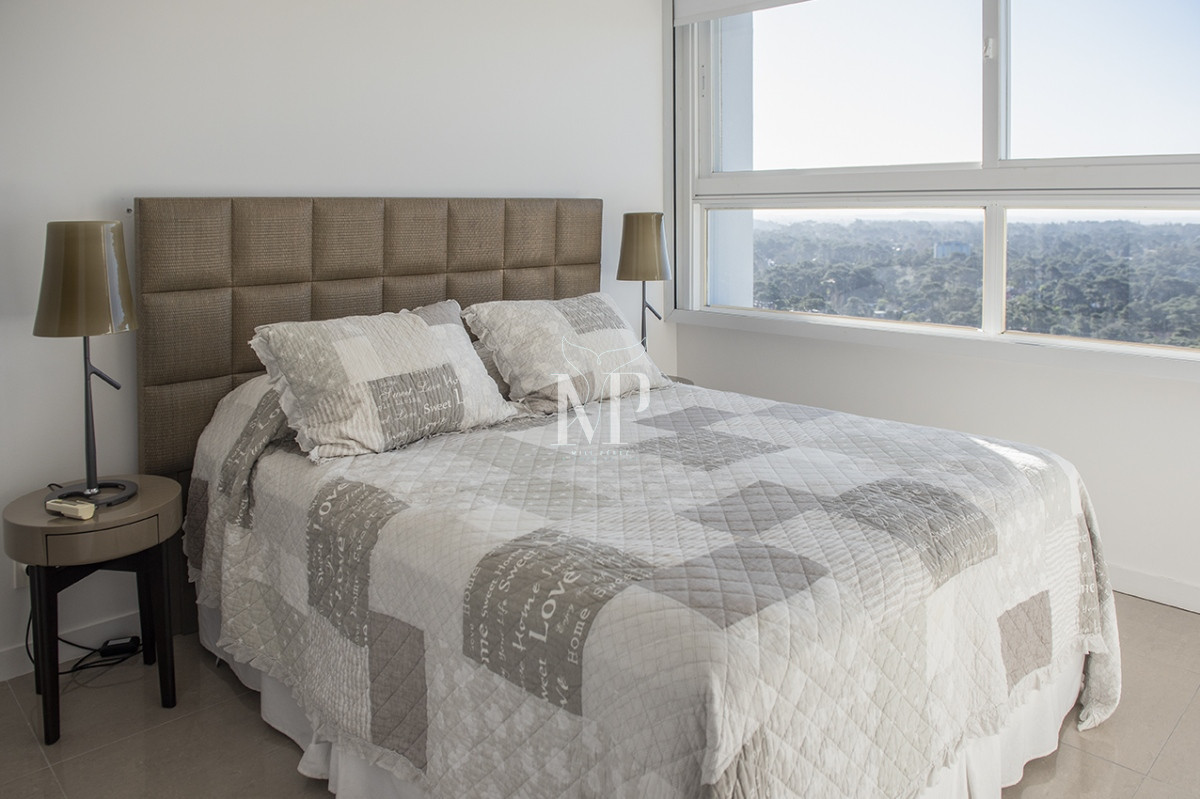 Apartamento ID.52 - Vende departamento de 3 suites en Punta del Este.