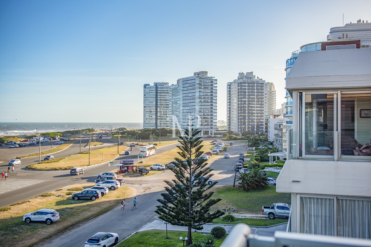 Apartamento ID.124 - Apartamento Penthouse, frente al mar, playa brava, 3 dormitorios con hermosa vista
