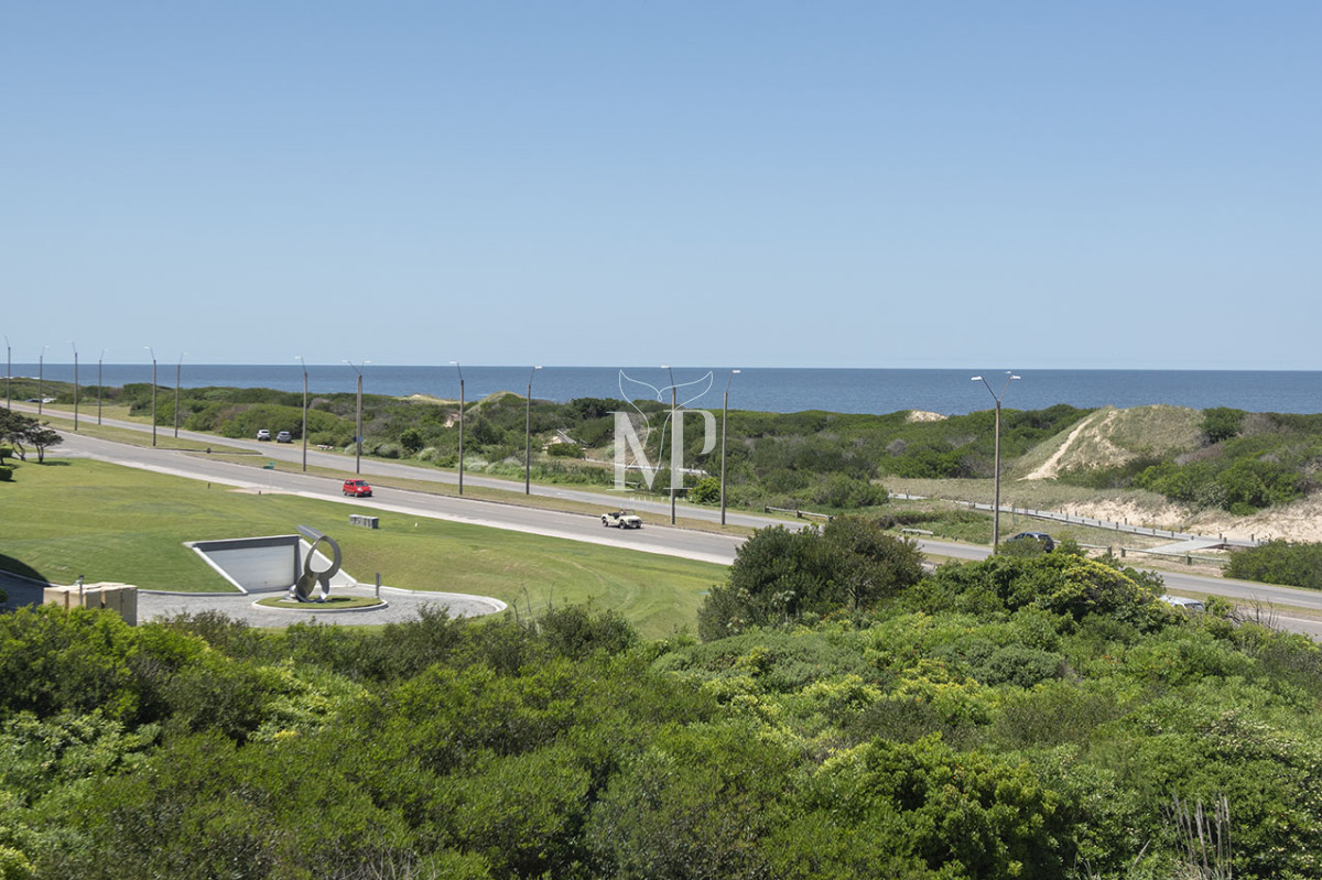Apartamento ID.72 - Penthouse Duplex en Venta de 4 dormitorios en Playa Brava , Punta del este 