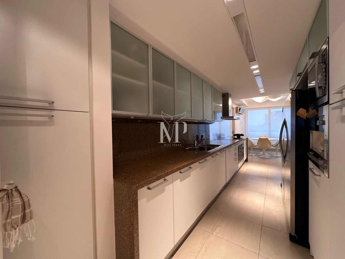 Apartamento ID.59 - Vende apartamento en Torre Le Parc de 4 dormitorios,Punta del Este