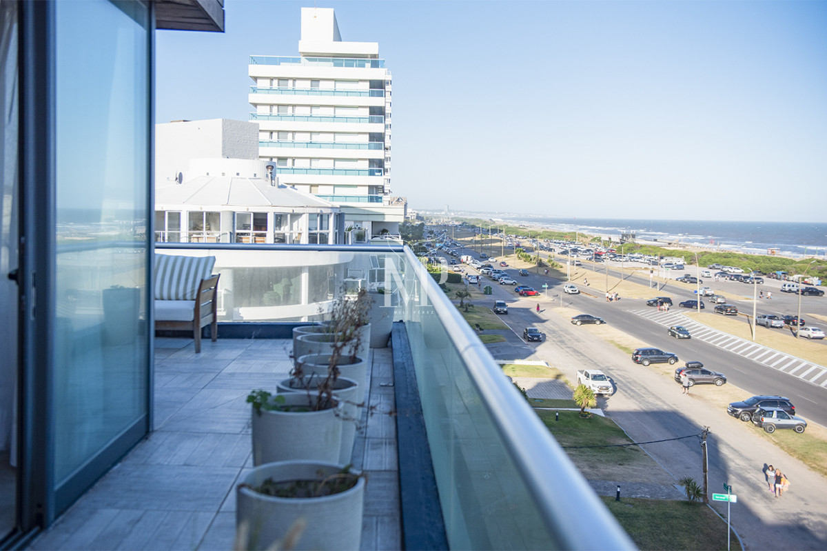 Apartamento ID.124 - Apartamento Penthouse, frente al mar, playa brava, 3 dormitorios con hermosa vista