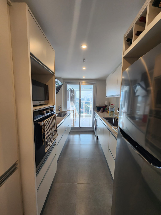 Apartamento ID.143 - EDIFICIO MIAMI BOULEVARD II, UNIDAD LATERAL EN VENTA, 2 DORMITORIOS, PLAYA MANSA, PARRILLERO EN BALCÒN