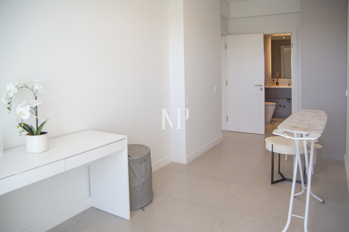 Apartamento ID.119 - A mentros del mar, en venta apartamento de 3 dormitorios en suite con hermosas vistas, Punta del Este