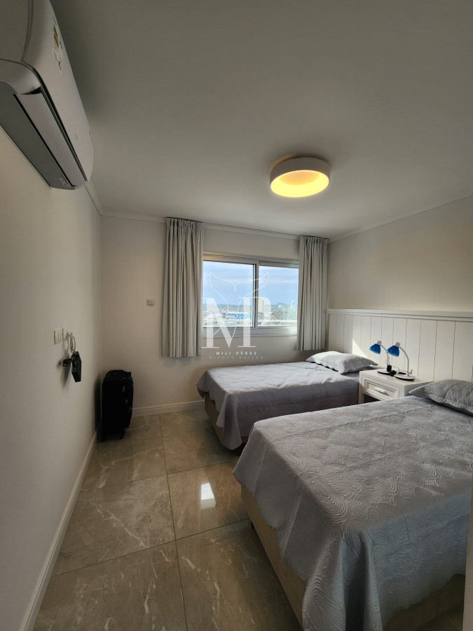 Apartamento ID.143 - EDIFICIO MIAMI BOULEVARD II, UNIDAD LATERAL EN VENTA, 2 DORMITORIOS, PLAYA MANSA, PARRILLERO EN BALCÒN