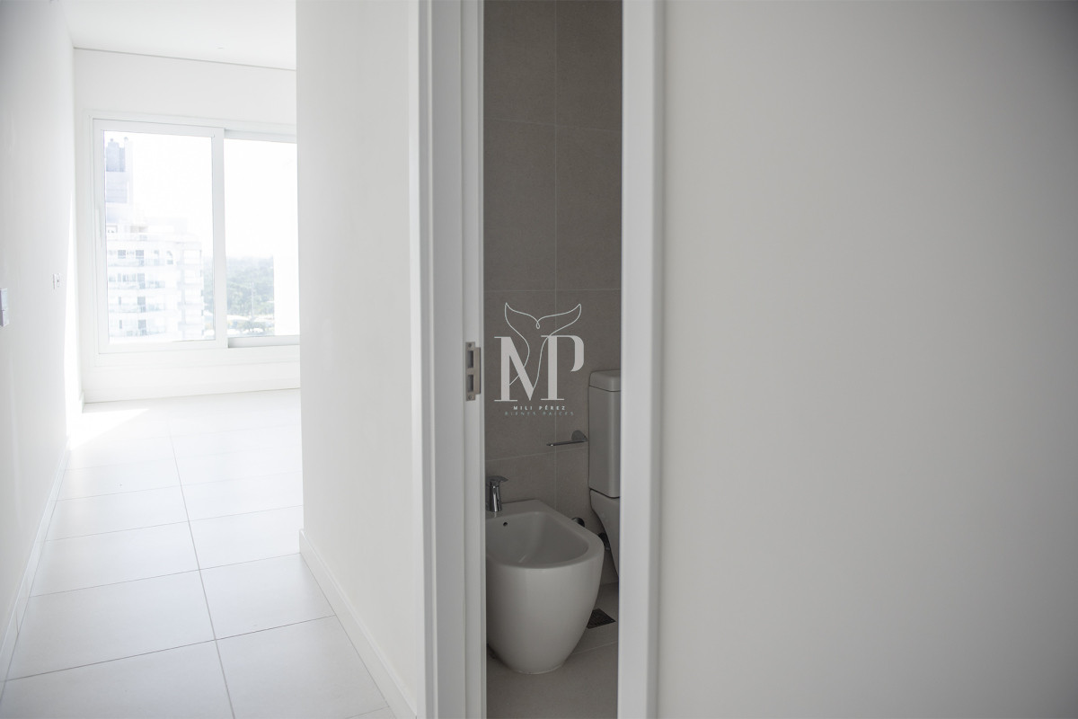 Apartamento ID.45 - Departamento frente al mar en venta, Piso alto. 3 dormitorios. Torre Le Parc,  Punta del Este