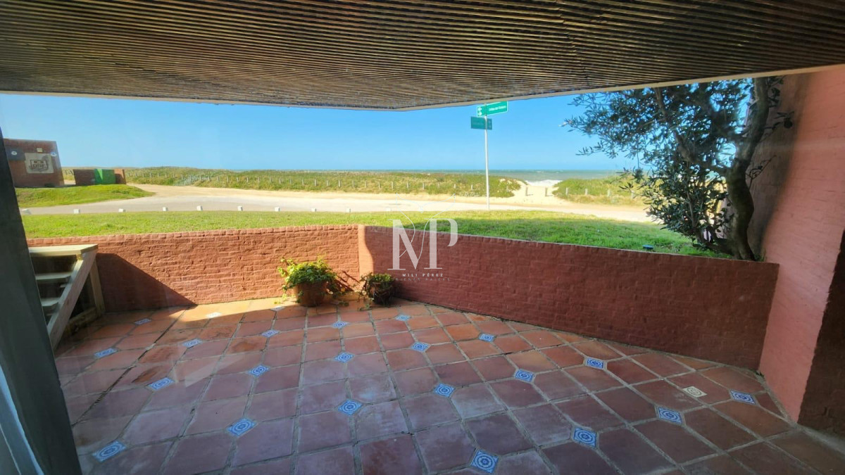 Apartamento ID.135 - En venta apartamento de 3 dormitorios con parrillero y excelente vista en Manantiales