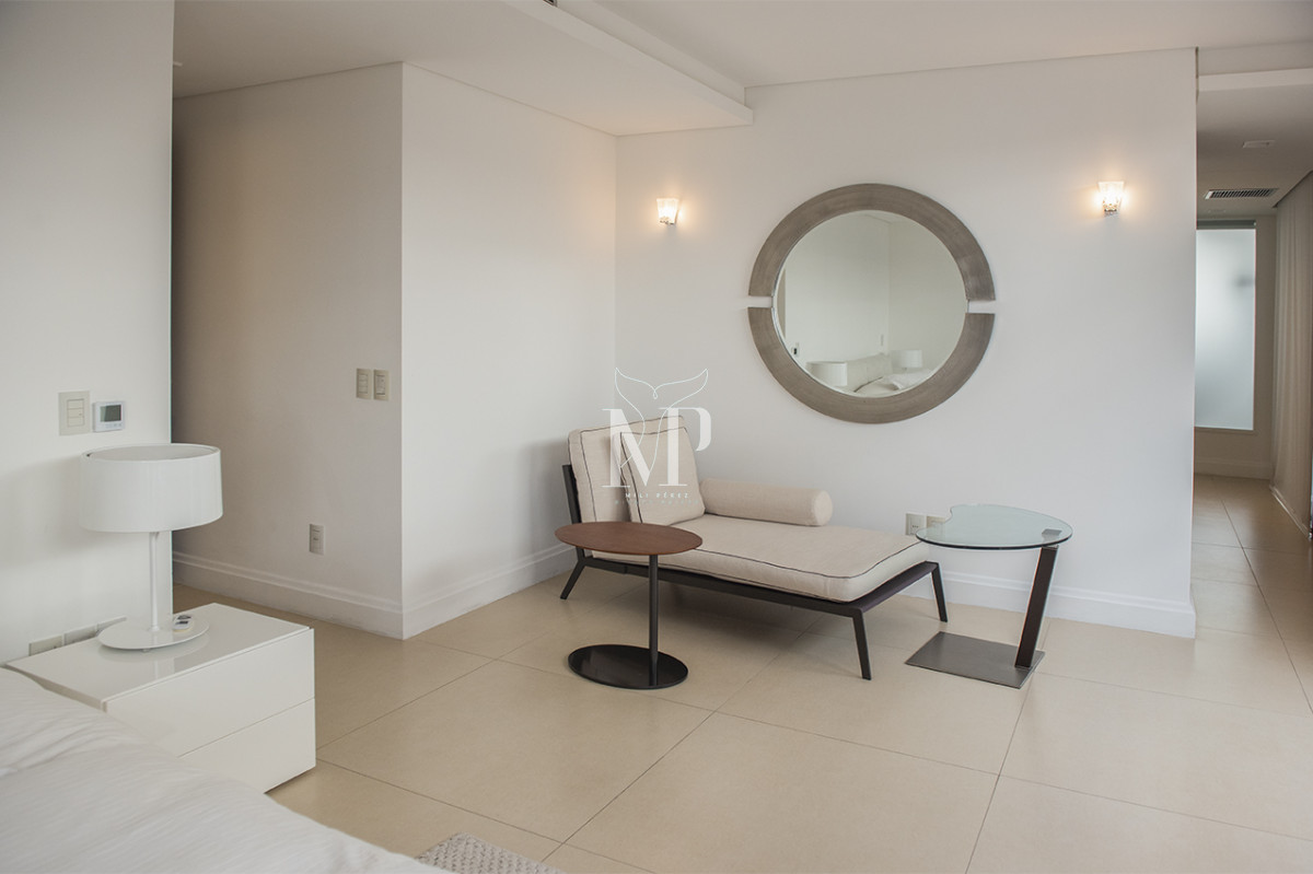 Apartamento ID.65 - Apartamento Único Frente al Mar en Zona Puerto con Piscina Privada.