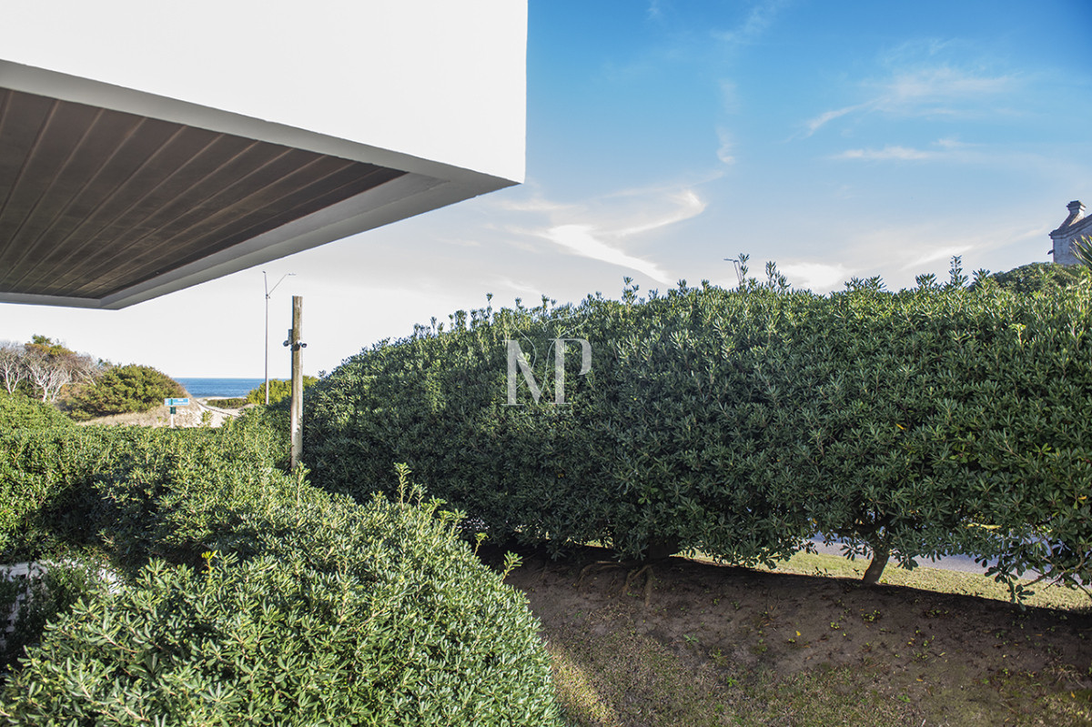 Apartamento ID.74 - Tu Refugio Frente al Mar en Brava - Punta del Este, Departamento de 4 dormitorios en venta