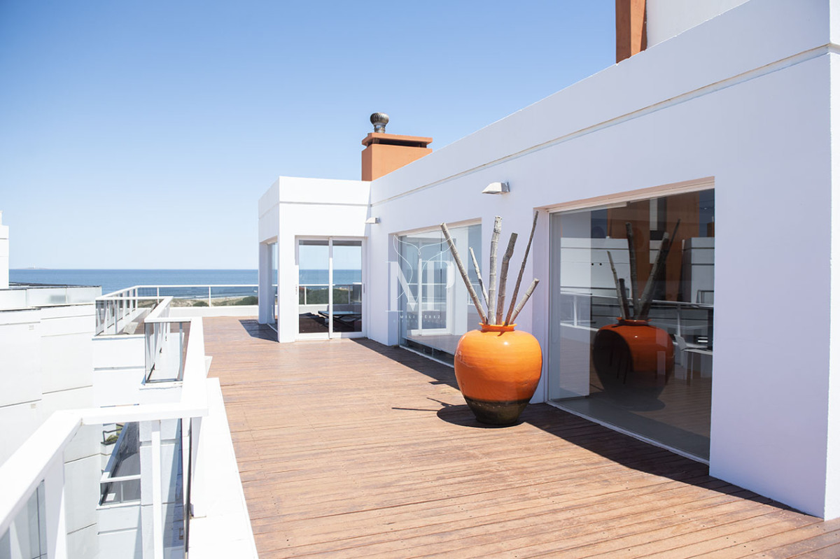 Apartamento ID.72 - Penthouse Duplex en Venta de 4 dormitorios en Playa Brava , Punta del este 