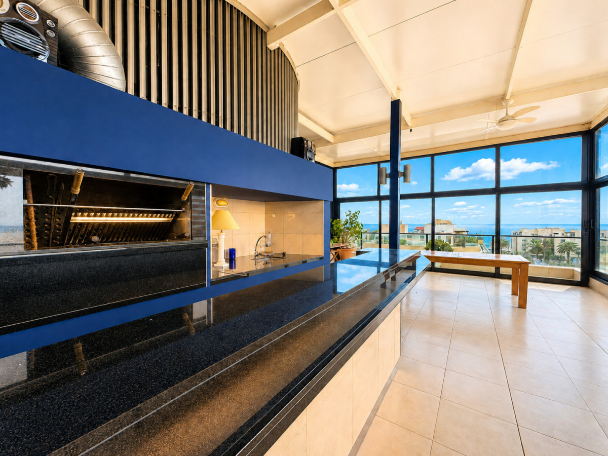 Departamento en Portofino con 2 garajes y hermosa vista al Puerto, Punta del Este