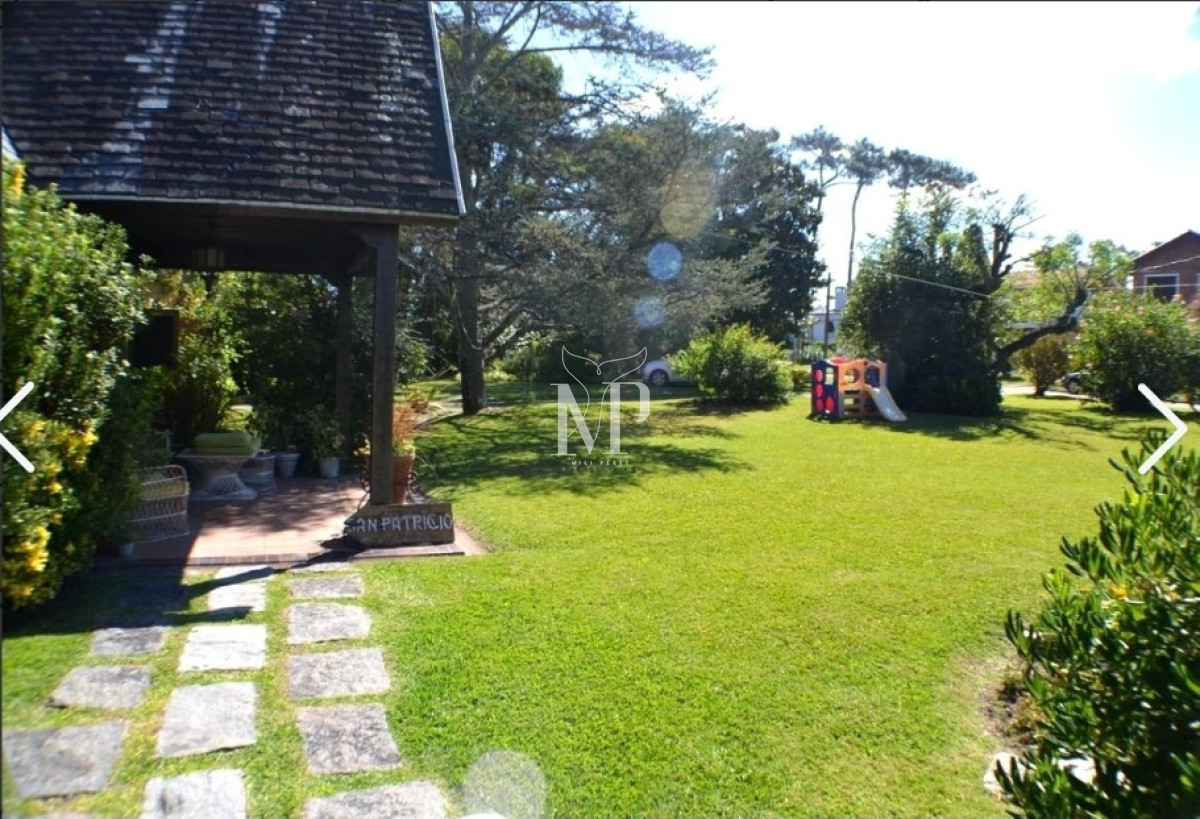 Casa ID.129 - En venta casa de 5 dormitorios a metros del mar en Mansa, Punta del este