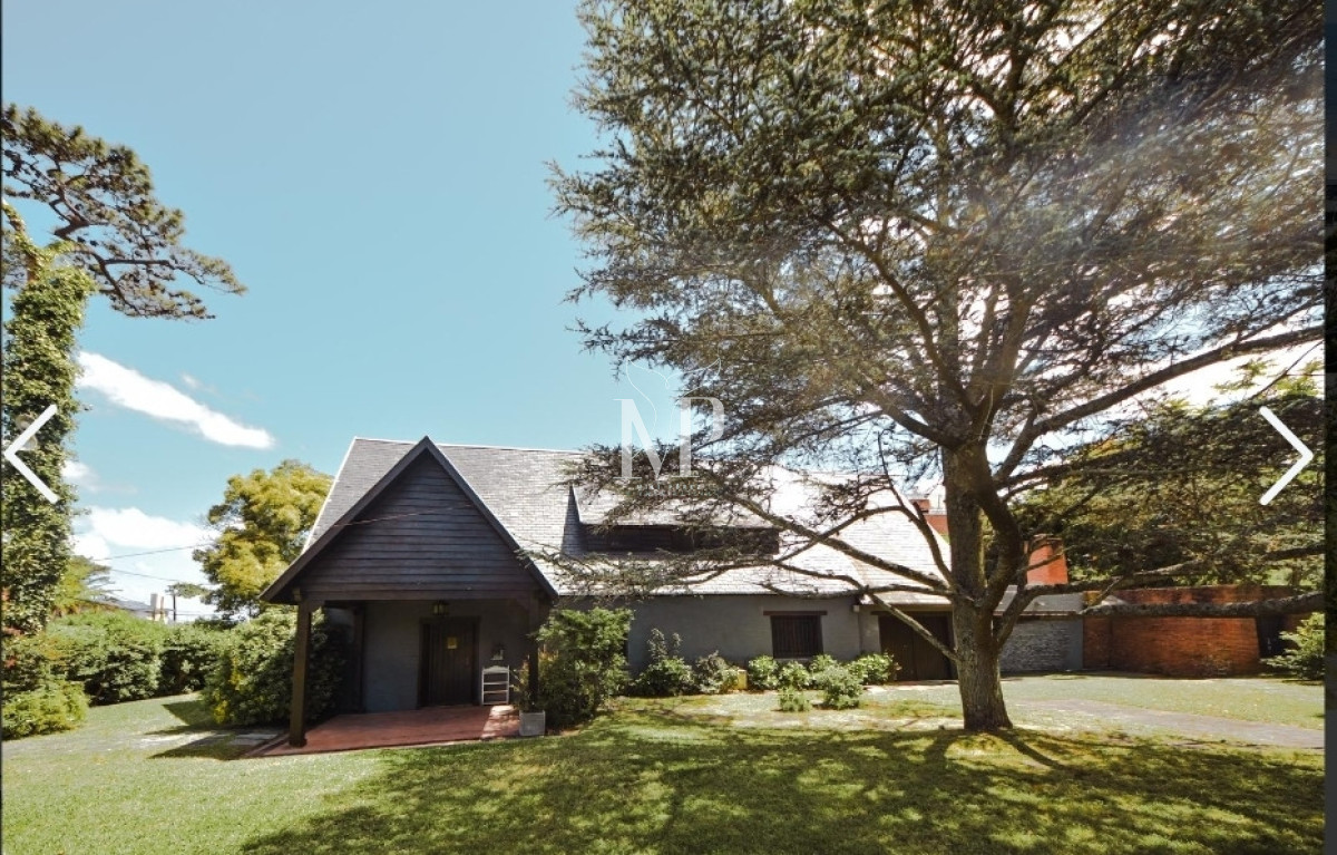 Casa ID.129 - En venta casa de 5 dormitorios a metros del mar en Mansa, Punta del este