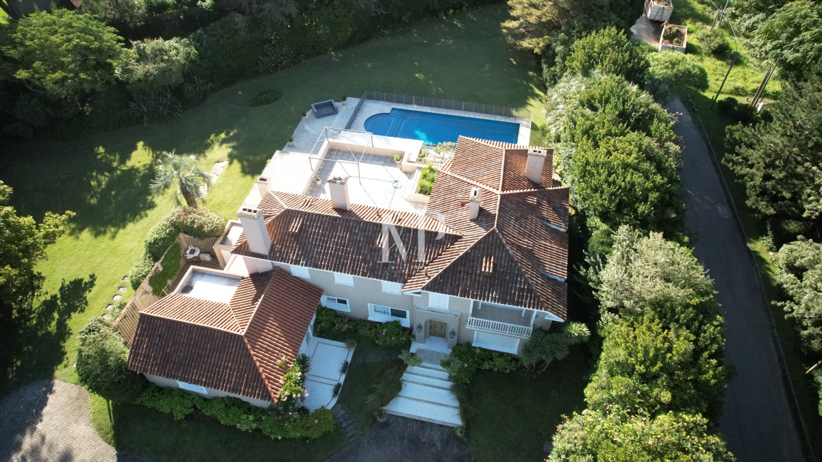 Casa ID.36 - Casa en Venta de 5 dormitorios en el Golf , Punta del este , Playa Bravav
