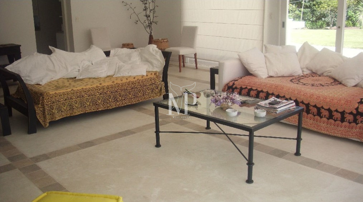 Casa ID.36 - Casa en Venta de 5 dormitorios en el Golf , Punta del este , Playa Bravav