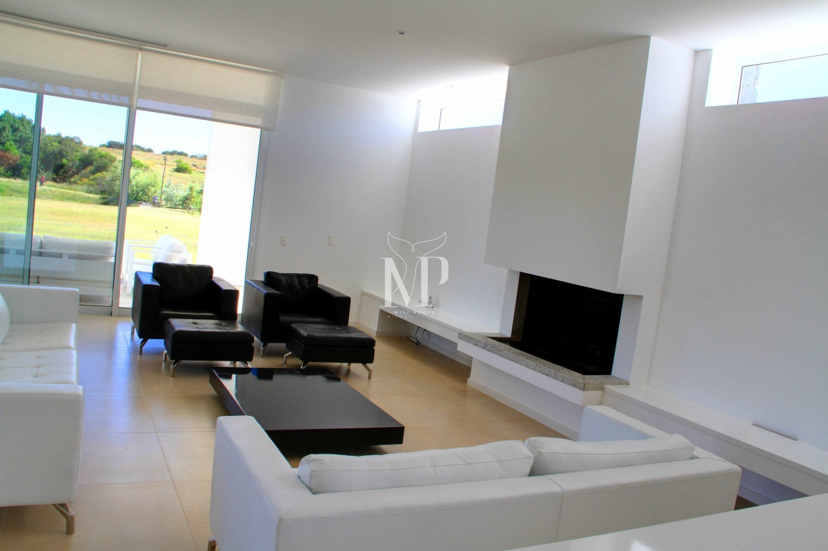 Casa ID.34 - En venta y alquiler casa en Manantiales de 5 dormitorios.