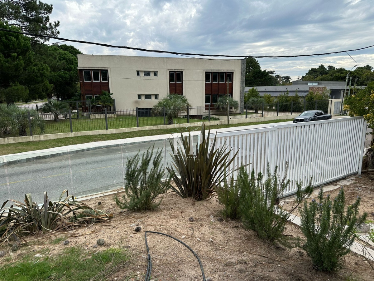 Casa ID.68 - Casa ideal para clinica privada, zona comercial, Punta del Este