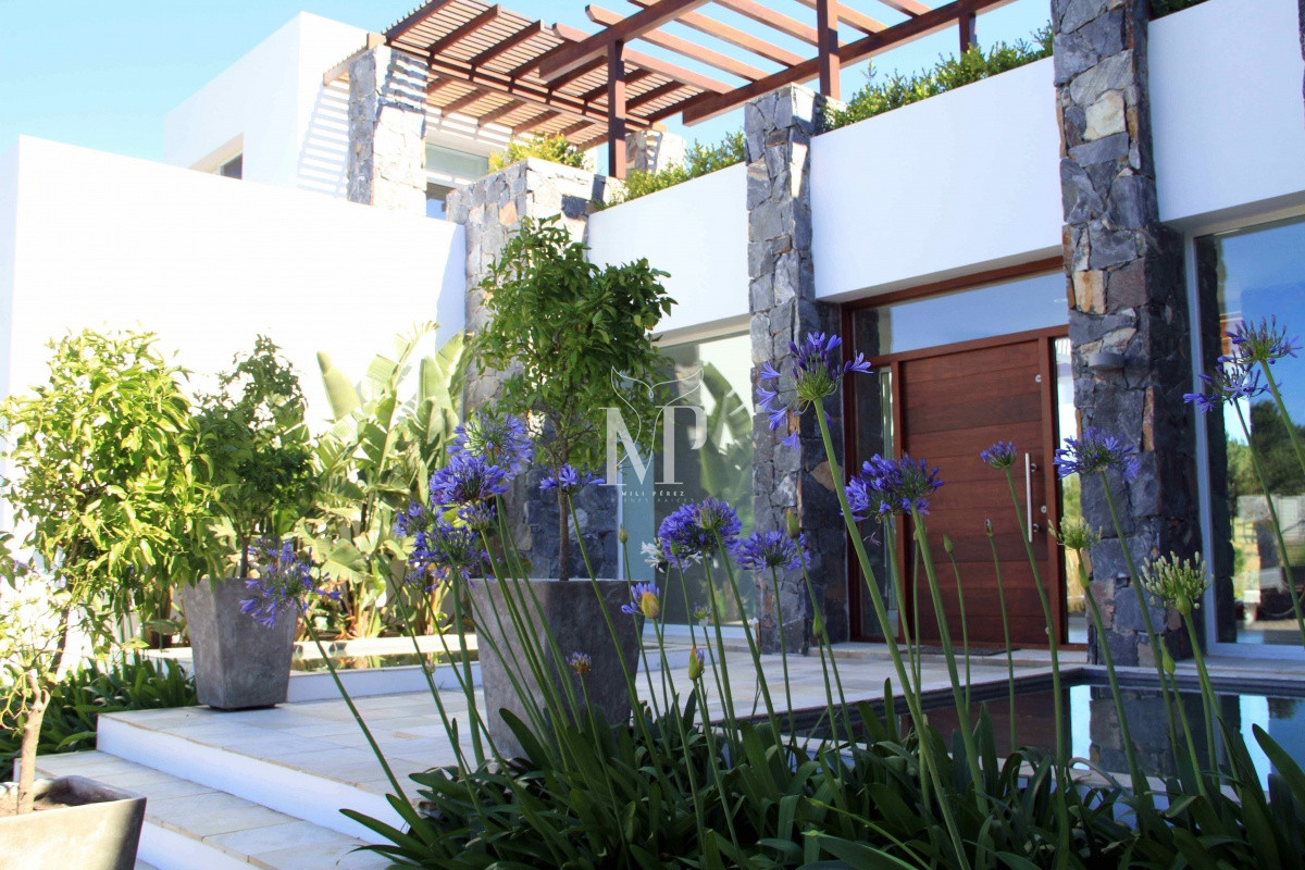 Casa ID.34 - En venta y alquiler casa en Manantiales de 5 dormitorios.