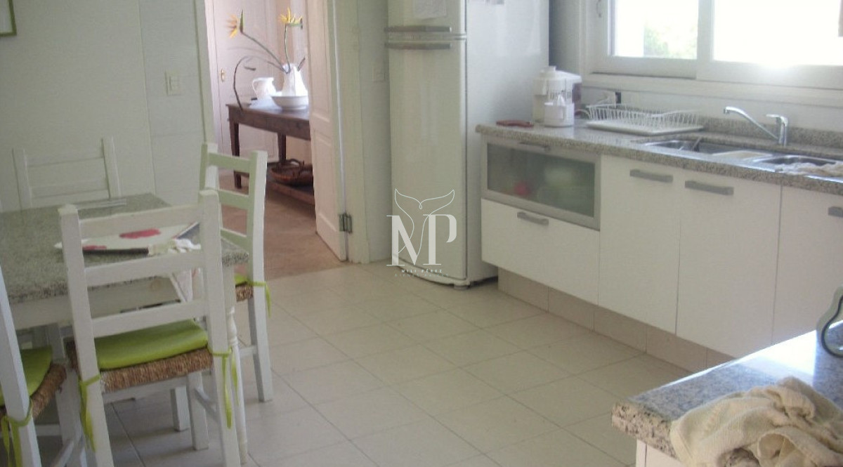 Casa ID.36 - Casa en Venta de 5 dormitorios en el Golf , Punta del este , Playa Bravav