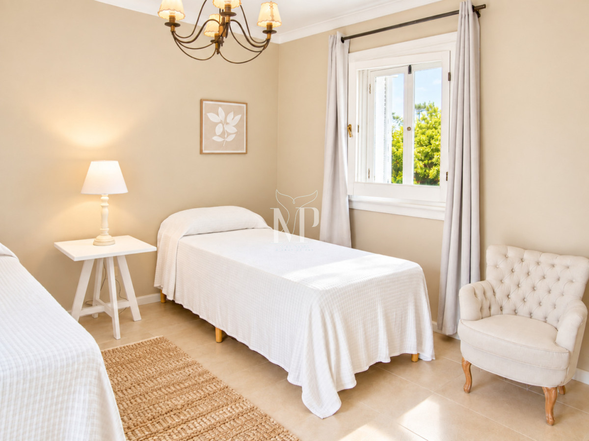 Casa ID.36 - Casa en Venta de 5 dormitorios en el Golf , Punta del este , Playa Bravav