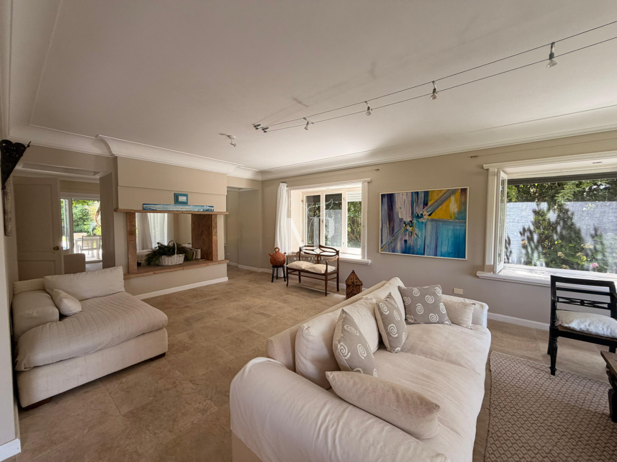 Casa ID.36 - Casa en Venta de 5 dormitorios en el Golf , Punta del este , Playa Bravav