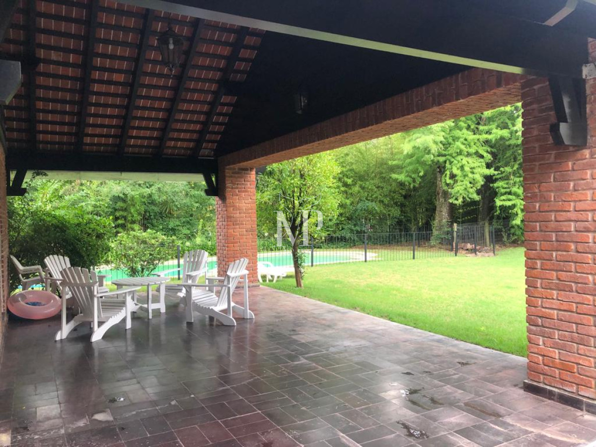 Casa ID.116 - En venta casa en Punta del Este de 3 dormitorios en suite y amplios espacios exteriores 