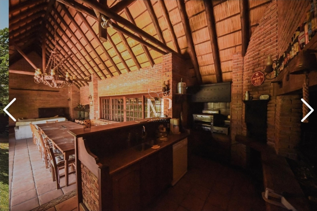 Casa ID.129 - En venta casa de 5 dormitorios a metros del mar en Mansa, Punta del este