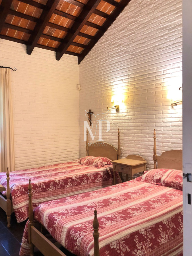 Casa ID.116 - En venta casa en Punta del Este de 3 dormitorios en suite y amplios espacios exteriores 