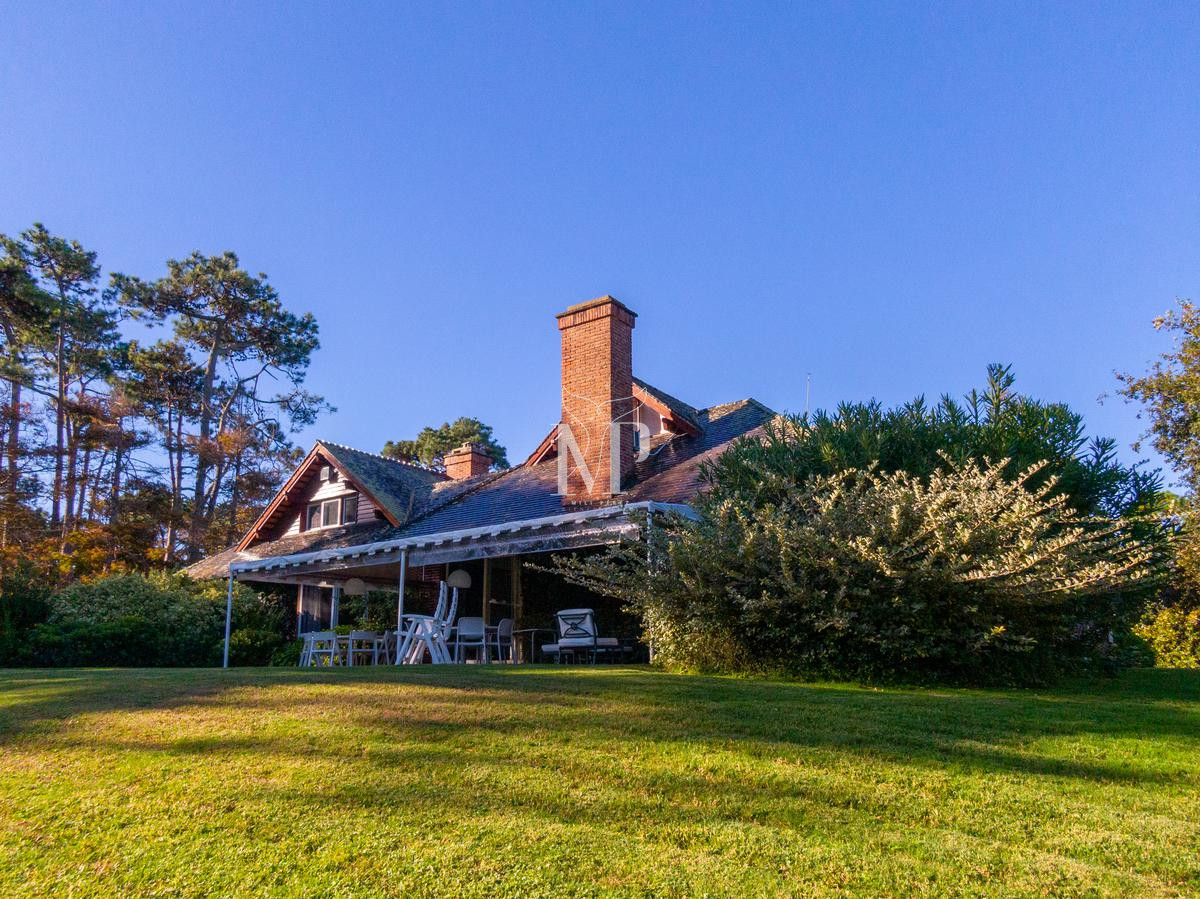 Casa ID.91 - Hermosa casa de 5 dormitorios en venta