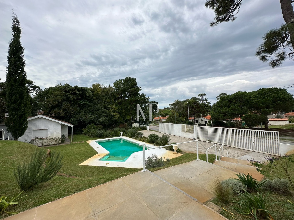 Casa ID.68 - Casa ideal para clinica privada, zona comercial, Punta del Este