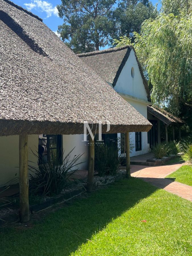 Casa ID.132 - Amplia casa a la venta en Punta del Este de 6 dormitorios en el Tesoro a 200 mts de ruta 10