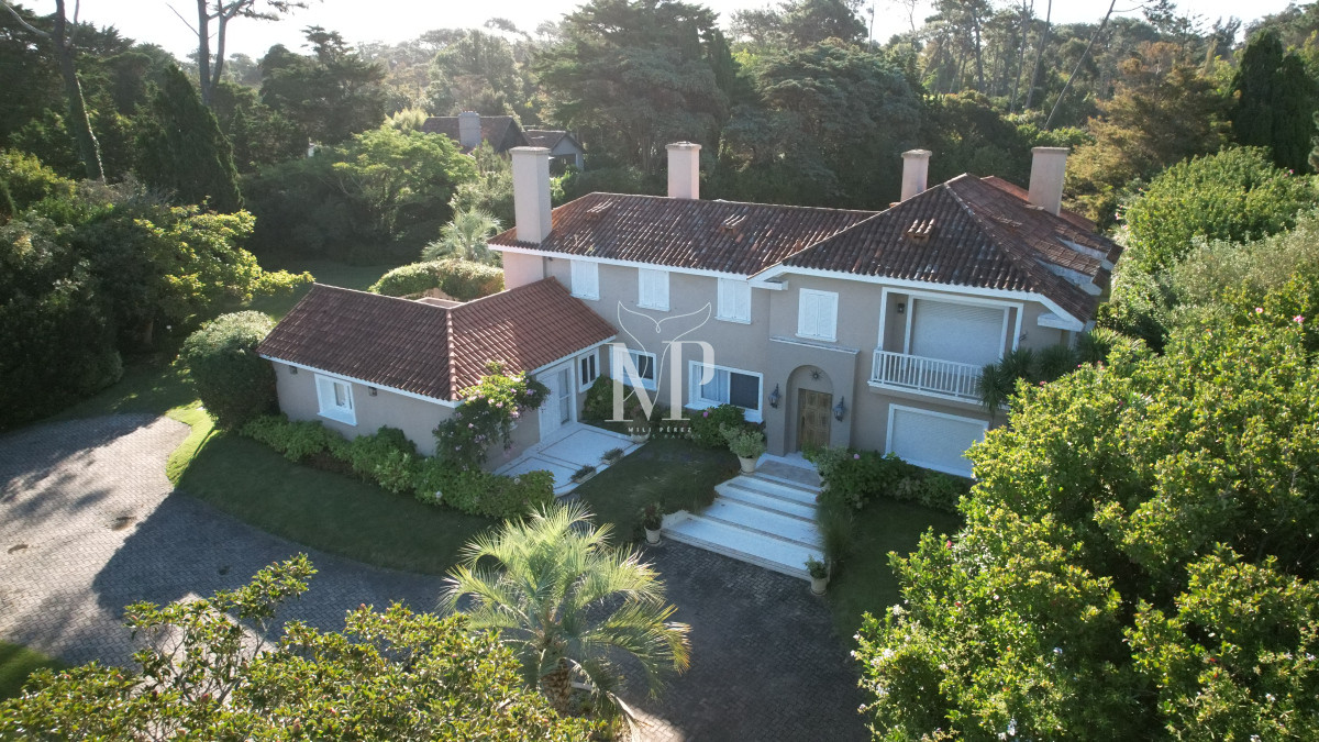 Casa ID.36 - Casa en Venta de 5 dormitorios en el Golf , Punta del este , Playa Bravav