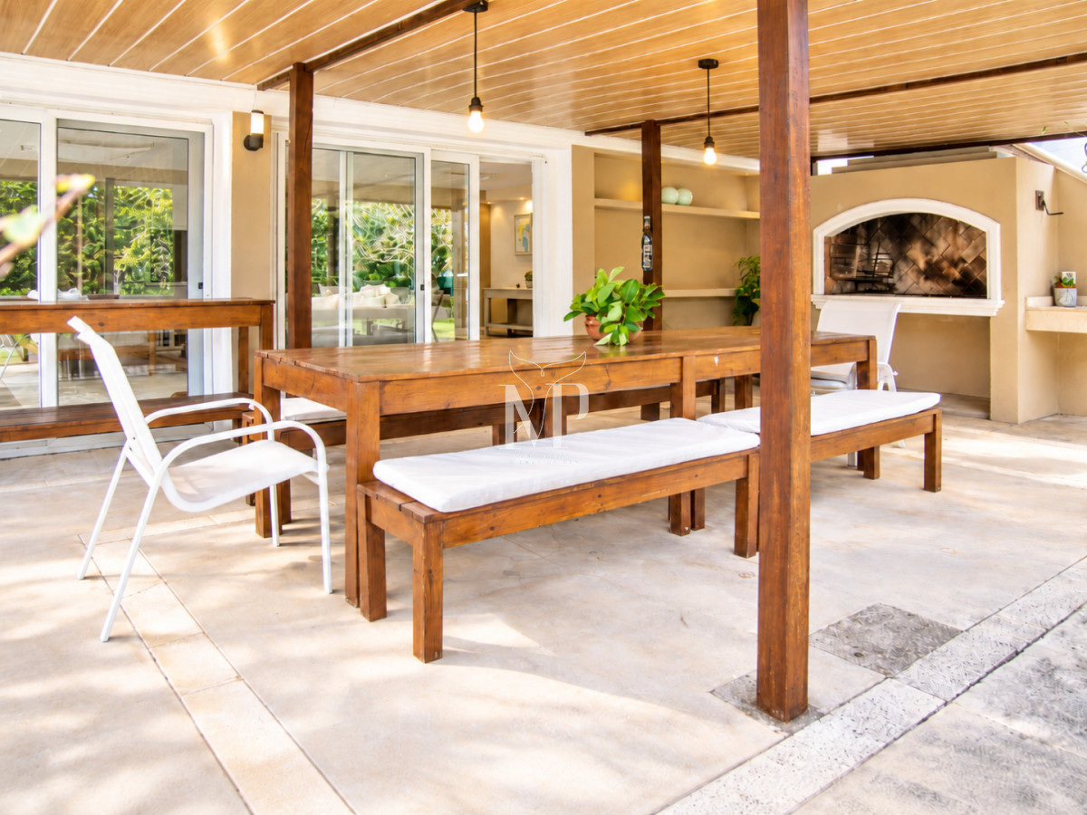 Casa ID.36 - Casa en Venta de 5 dormitorios en el Golf , Punta del este , Playa Bravav