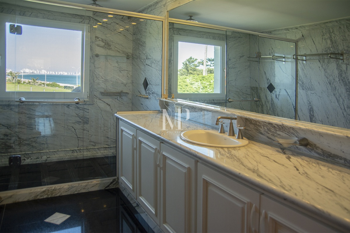 Casa ID.87 - Espectacular Mansion frente al mar, Playa Mansa.