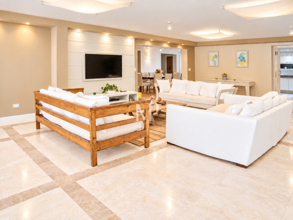 Casa ID.36 - Casa en Venta de 5 dormitorios en el Golf , Punta del este , Playa Bravav