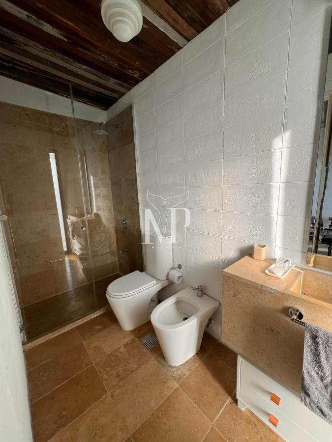 Casa ID.128 - Casa cómoda con espacios hermosos de 5 dormitorios en Punta Piedras 