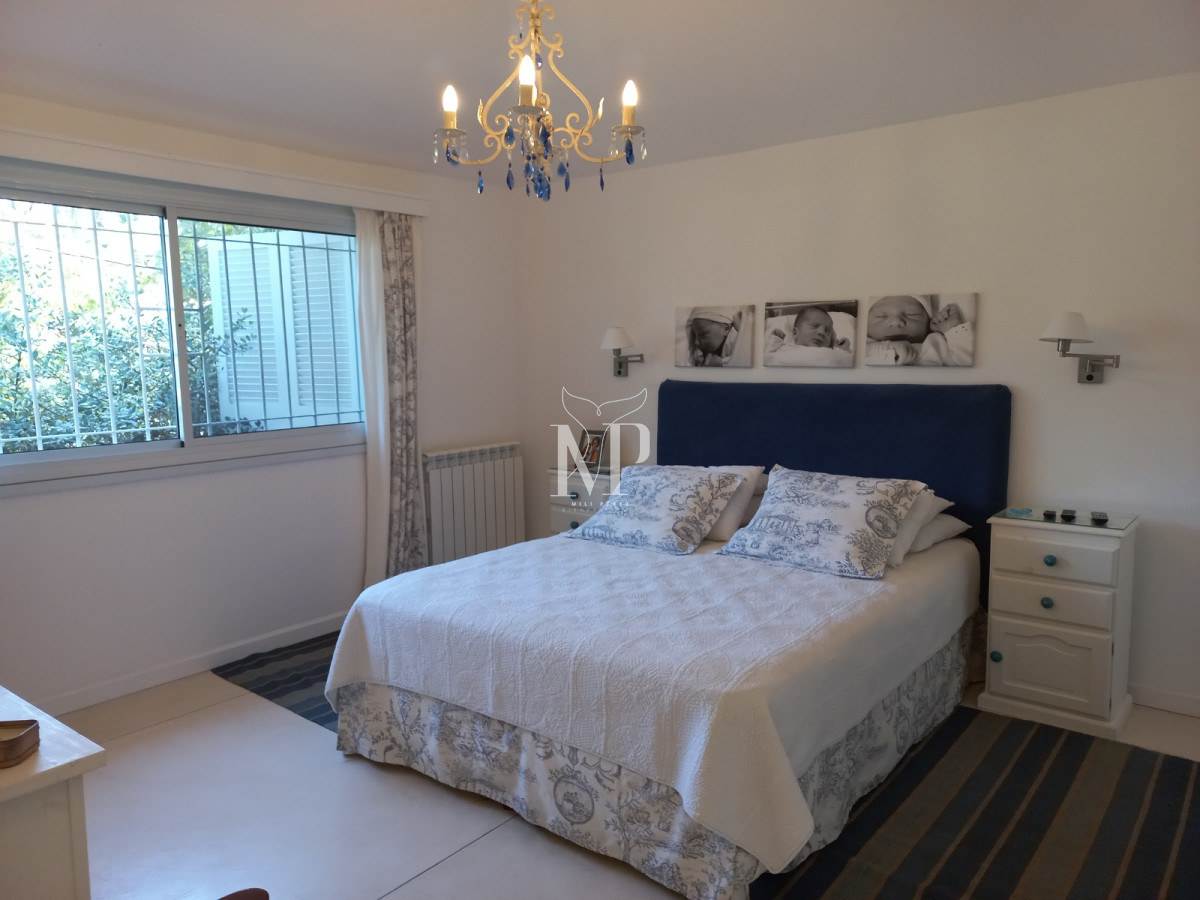 Casa ID.90 - Hersomo Chalet de 5 dormitorios en venta en zona residencial