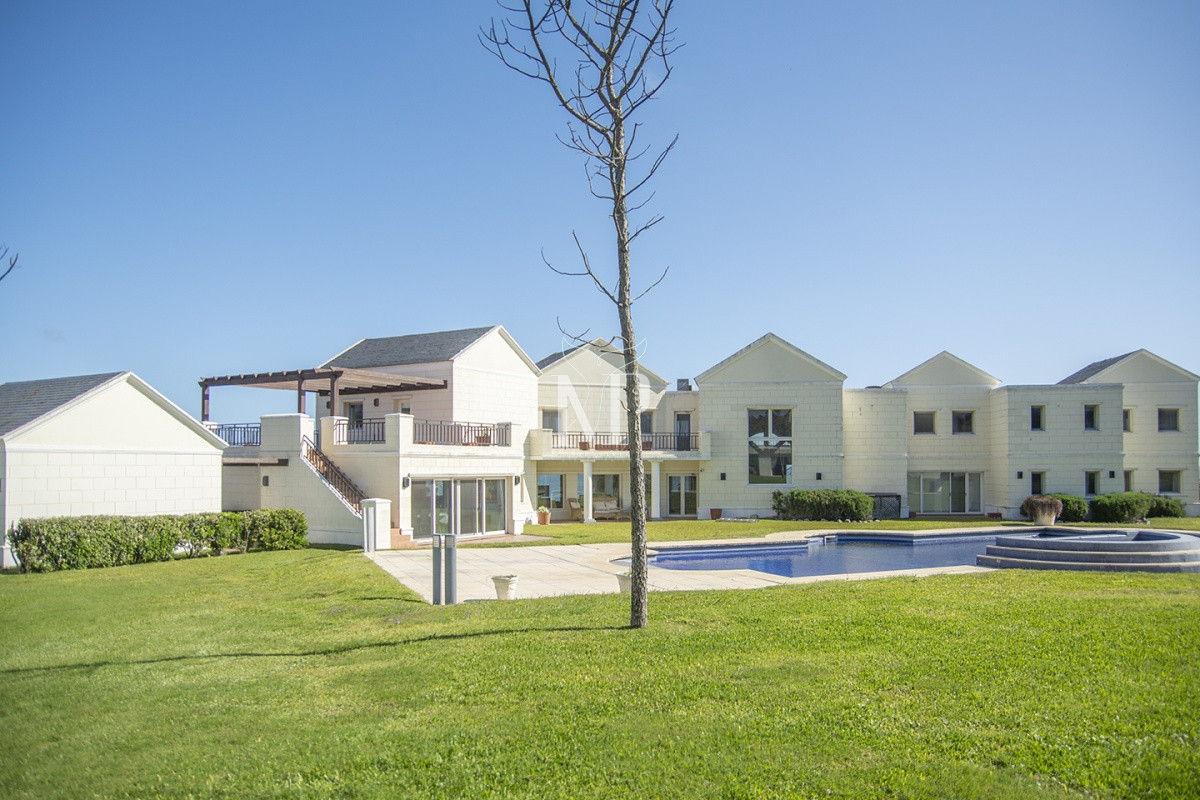 Casa ID.87 - Espectacular Mansion frente al mar, Playa Mansa.