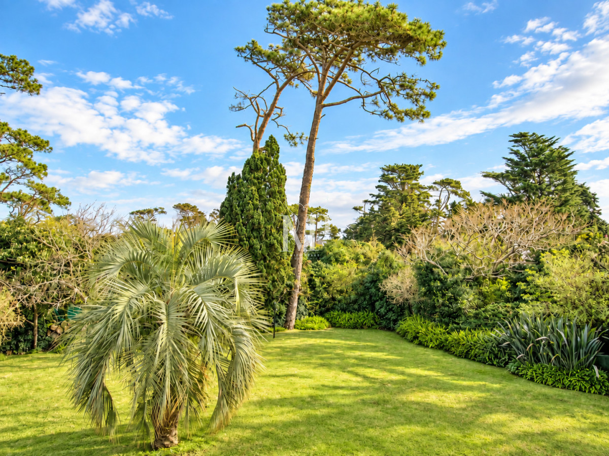 Casa ID.36 - Casa en Venta de 5 dormitorios en el Golf , Punta del este , Playa Bravav