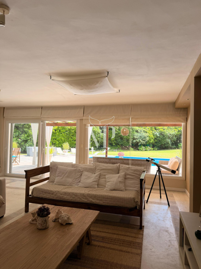 Casa ID.36 - Casa en Venta de 5 dormitorios en el Golf , Punta del este , Playa Bravav